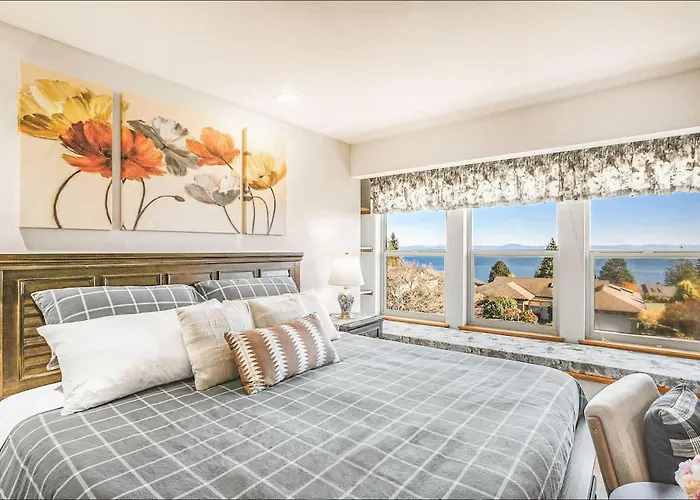 Spacious 3Br 2 5Ba With Spectacular Water Views