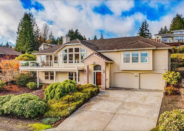 Spacious 3Br 2 5Ba With Spectacular Water Views